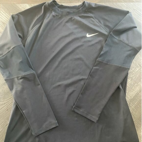 Nike Tops - Nike Woman’s Rashguard XL NWOT